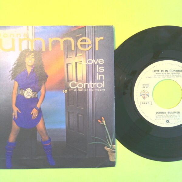 LOVE IS IN CONTROL/ SOMETIMES LIKE BUTTERFLIES DONNA SUMMER DISCO 45 GII U 79302 1982 - immagine 2